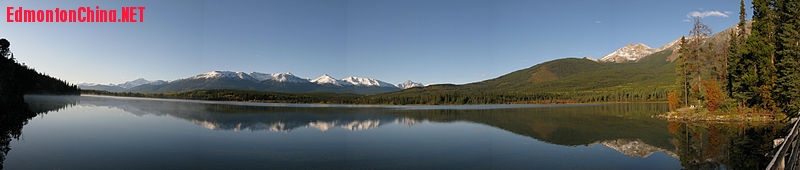 800px-Pyramid_Lake_Panorama.jpg