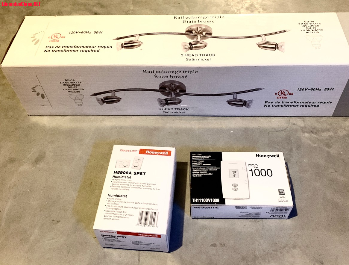 A20-21 inch 3-Light Matte White Track Lighting w. Pivoting Track Heads.jpg